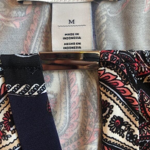 ⭐️ 3 for $30 White House Black Market Paisley Silver Center Clasp Tank Blouse. - Picture 5 of 8